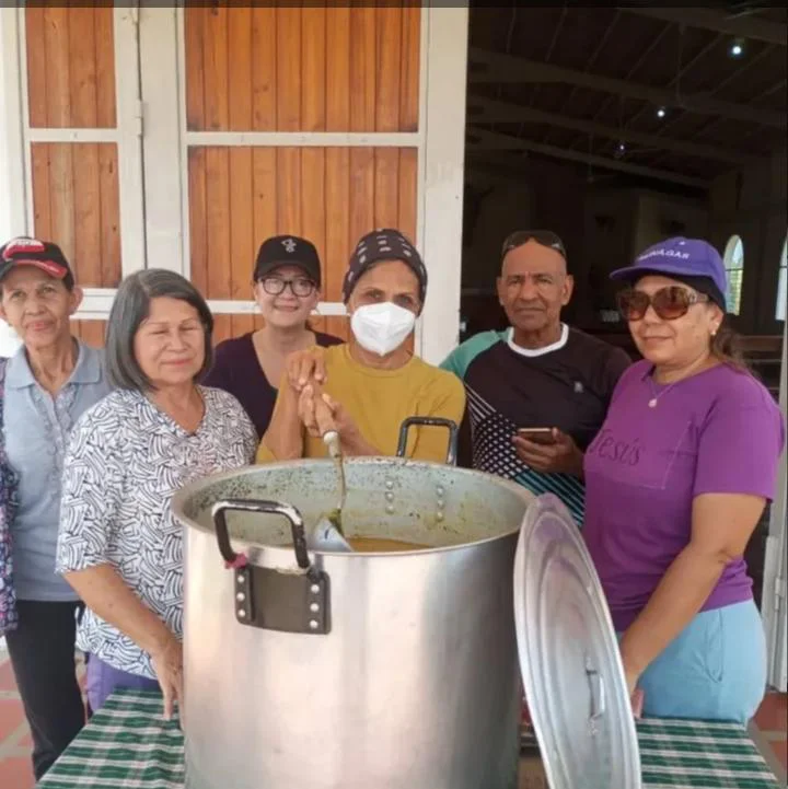 Voluntarios ofrecen tiempos, esfuerzo y recursos económicos y materiales para servir