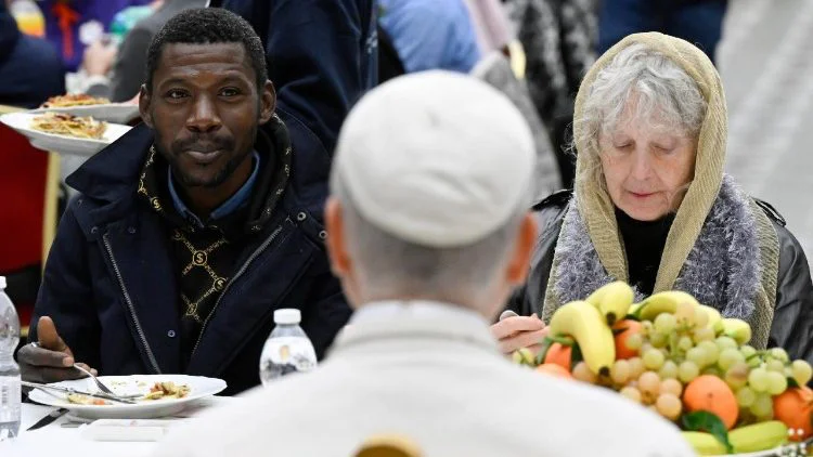 Papa Leon con los pobres