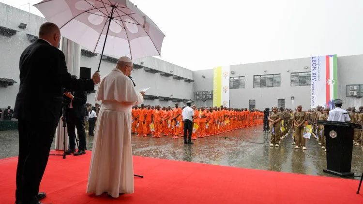 Las palabras de León XIV han sido un bálsamo de esperanza para los reclusos pese a la lluvia  (@Vatican Media)