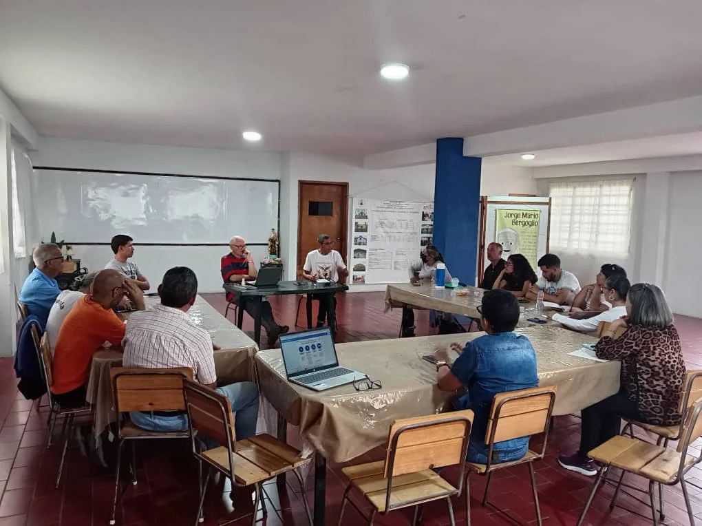 El Consejo Pastoral Parroquial en reunión fraterna para compartir las experiencias